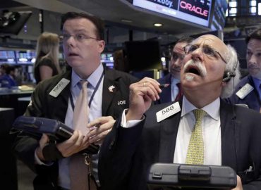 Dow Closes Down 372 Points as Markets Lose Confidence in Trump