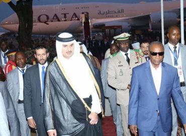 Guinée : très en colère,  l’Emir du Qatar ‘’a fait la prière du vendredi dans son avion’’