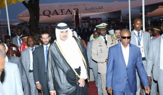 Guinée : très en colère,  l’Emir du Qatar ‘’a fait la prière du vendredi dans son avion’’