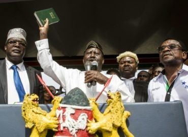 Odinga “prête serment” comme “président” du Kenya