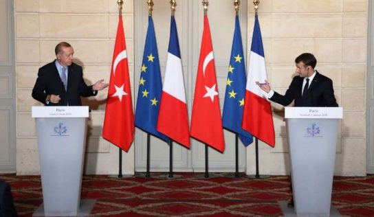 Macron propose un « partenariat » à Erdogan