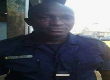Urgent : un gendarme  tué par les manifestants  à Koloma