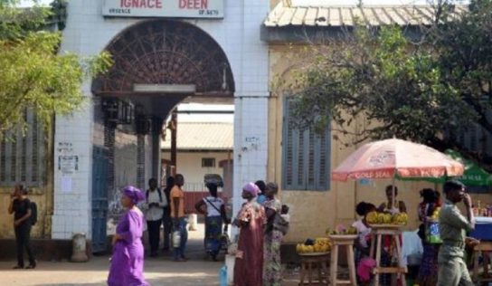 Conakry : Un prétendu militaire pris en flagrant délit de vol à l’Hôpital Ignace Deen