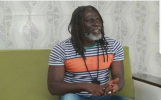 Côte d’Ivoire: Un hebdomadaire suspendu pour avoir publié des “injures” contre Tiken Jah