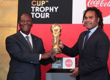 Mondial 2018 en Russie: Le trophée présenté au président Ouattara, à Abidjan
