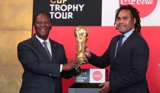 Mondial 2018 en Russie: Le trophée présenté au président Ouattara, à Abidjan