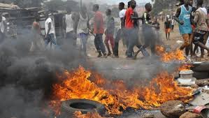 Manifestation : des pneus brulés au cœur de Kaloum