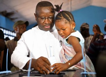 Le candidat de l’opposition remporte la présidentielle au Sierra Leone