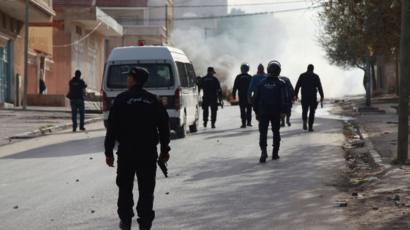 Un journaliste s’immole à Tunis