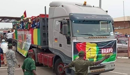 Syli cadet: Les joueurs guinéens à bord d’un camion enflamme la toile