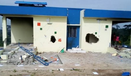 Grosse tension à la frontière ivoiro-guinéenne : 1 mort par balle, un commissariat saccagé, des motos de gendarmes brûlées