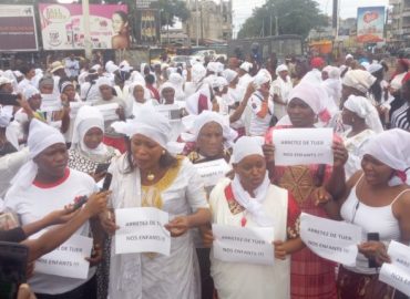 Les femmes du FNDC en colère “Amoulanfé, arrêtez de tuer nos enfants..”
