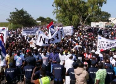 Gambie: Adama Barrow invité à quitter le pouvoir
