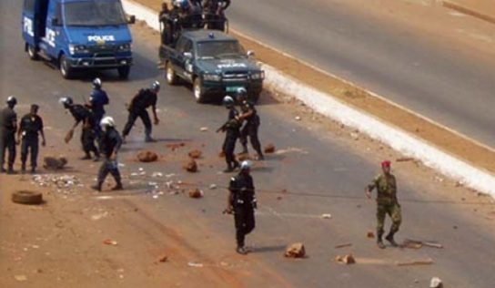 Grève du SLECG: la circulation bloquée à Bambeto