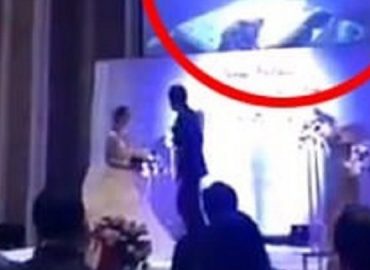 Vidéo : Le jour de son mariage, il diffuse une  sextape de sa femme et de son beau-frère devant les invités