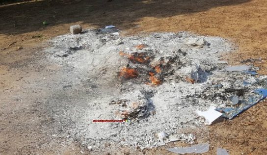 Urgent : le kit électoral incendié à Galaye (N’zérékoré), pas d’opérations de vote sur place