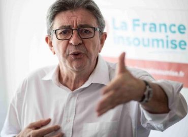 Jean Luc Mélenchon : “Si Alpha Condé aime son pays, c’est le moment…”
