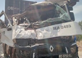 Kouroussa : une collision entre un mini bus et un camion remorque fait deux morts et des blessés