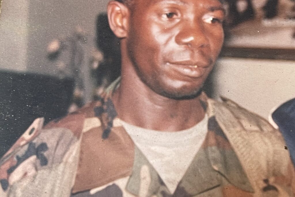 Le sous-lieutenant Sékou Mansaré, véritable sauveur de Dadis, prend la parole chez Depecheguinee 