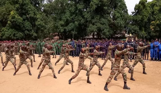 Les recrues du centre d’instruction et d’infanterie de Camp Kwame Kourouma attendent toujours d’être réintégrées malgré l’annonce présidentielle