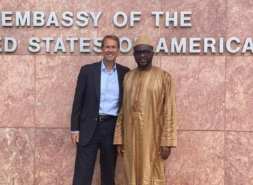 Le coordinateur national du FNDC Oumar sylla Foniké mangué reçu par l’ambassadeur des USA en Guinée