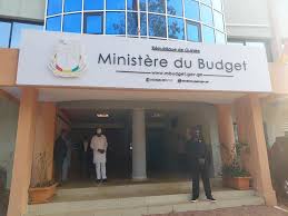 Exclusif/Impôts : le coût de la vignette automobile augmente de 50 à 150% en Guinée