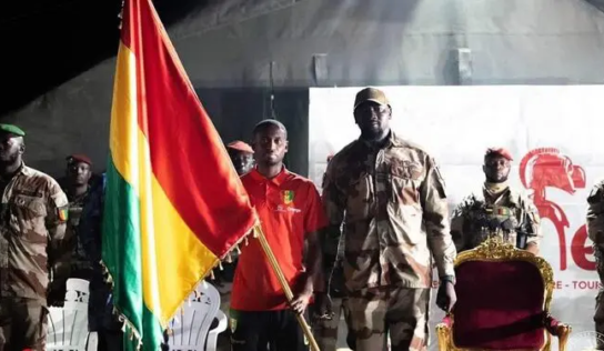 QG des Forces spéciales : le Chef Suprême des armées remet officiellement le tricolore au Syli national