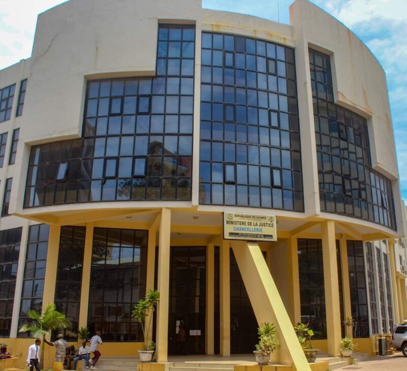 Justice : Le colonel Doumbouya envoie plusieurs magistrats à la retraite